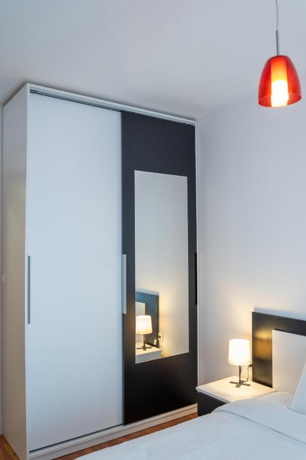 Sunny 1Bdr Apartment Near Center Sofia Bagian luar foto