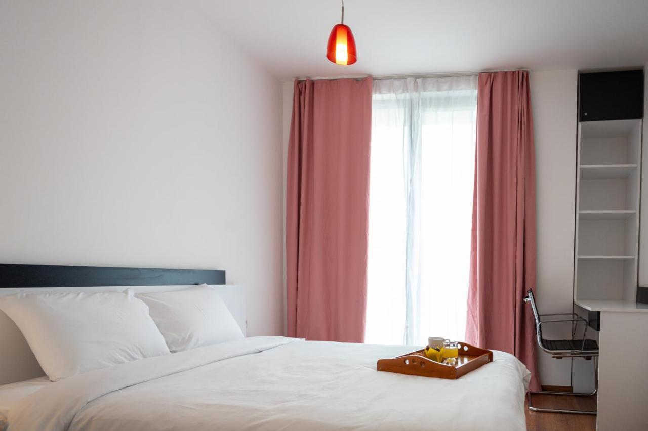 Sunny 1Bdr Apartment Near Center Sofia Bagian luar foto