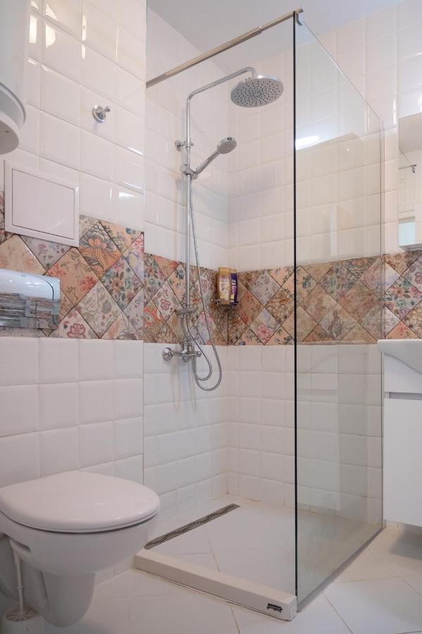 Sunny 1Bdr Apartment Near Center Sofia Bagian luar foto