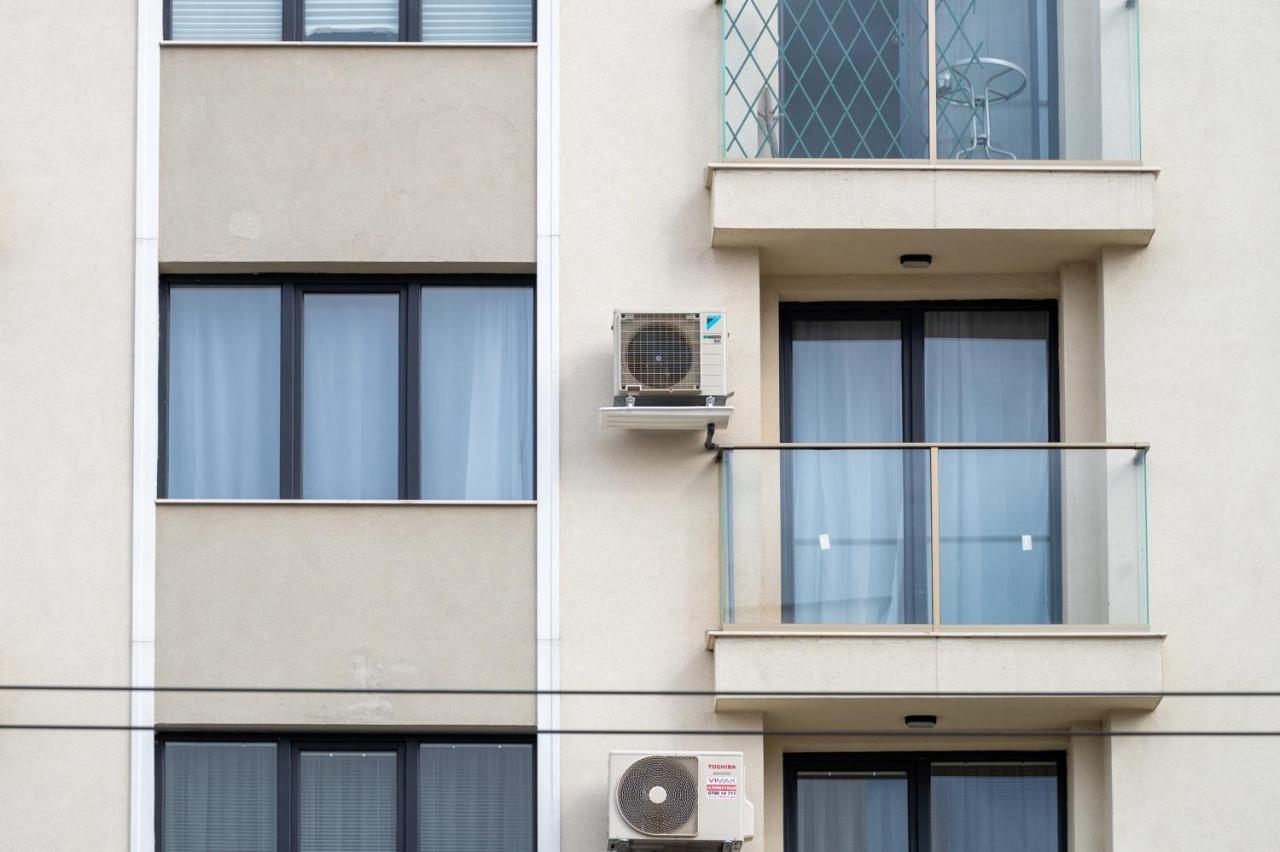 Sunny 1Bdr Apartment Near Center Sofia Bagian luar foto