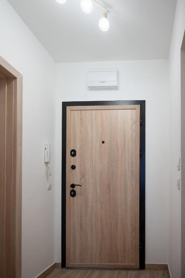 Sunny 1Bdr Apartment Near Center Sofia Bagian luar foto