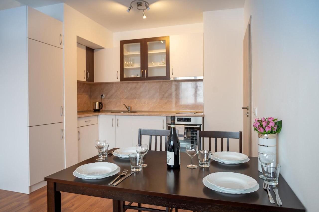 Sunny 1Bdr Apartment Near Center Sofia Bagian luar foto